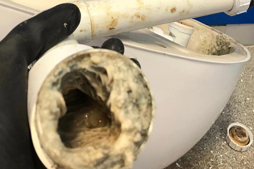 Scale to toilet pipework
